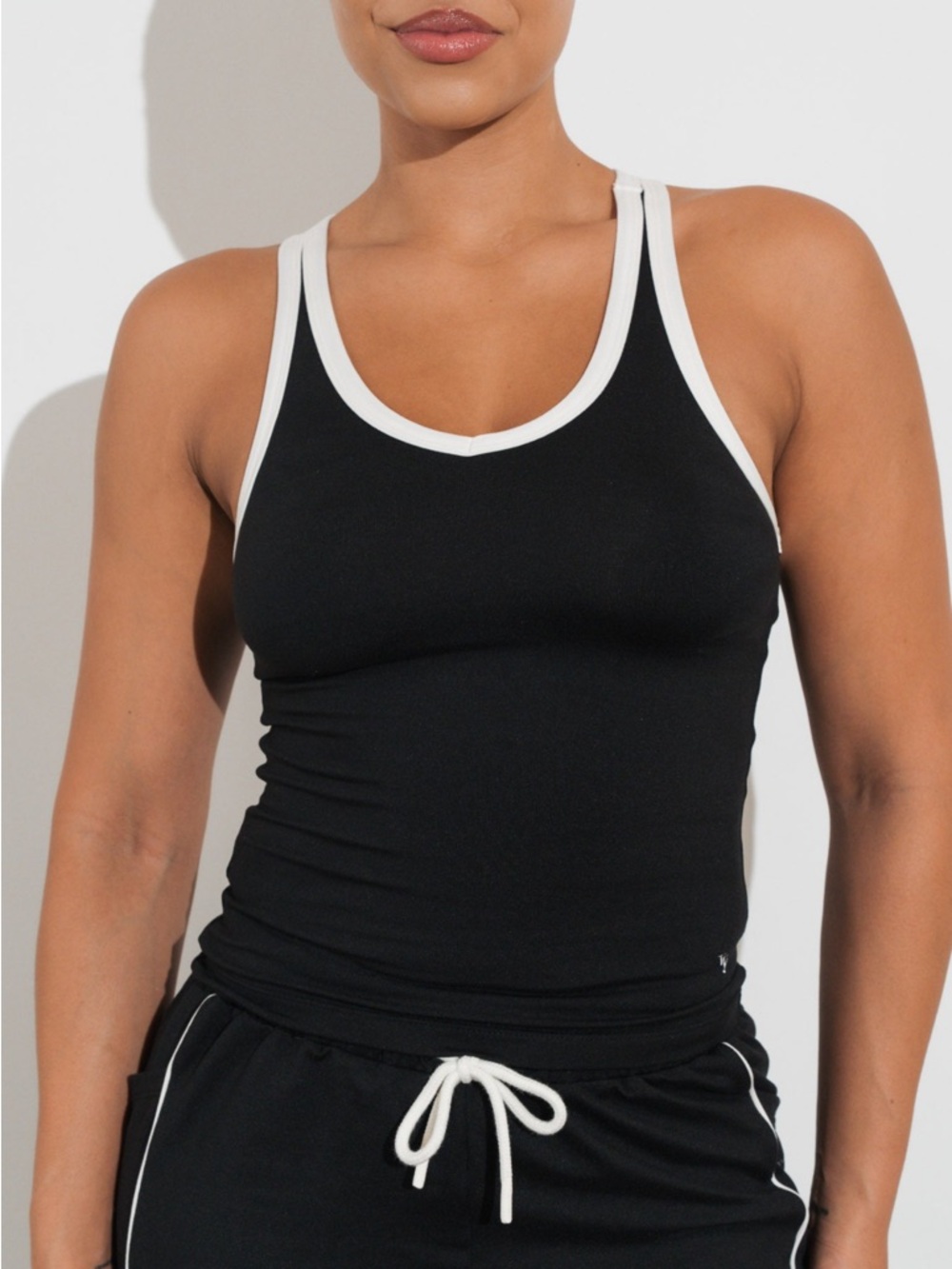 Vitality Motive Racer Tank. Midnight contrast. Small